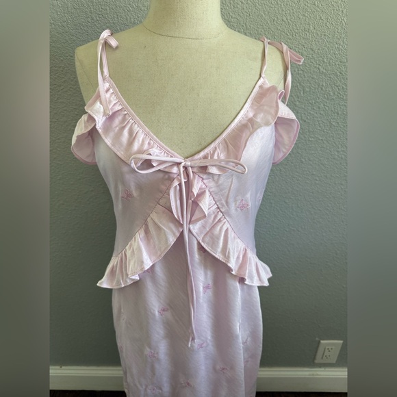 NWT Pink Ruffle Satin‎ Butterfly Embroidered Maxi Dress Size Medium - Picture 6 of 9